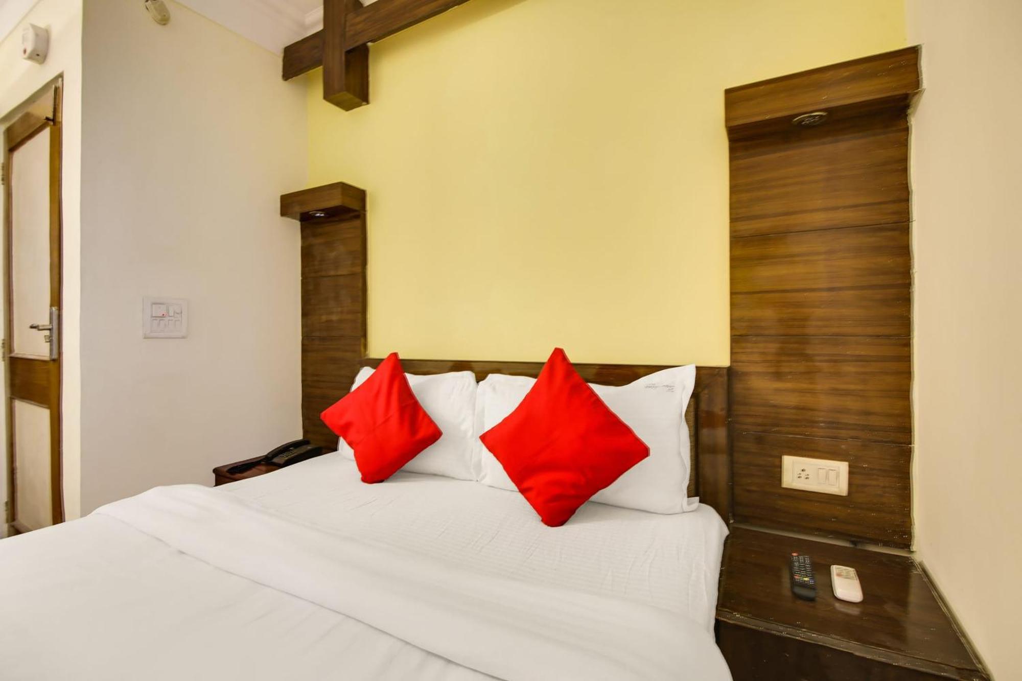Hotel O Sunshine Palace Дели Экстерьер фото